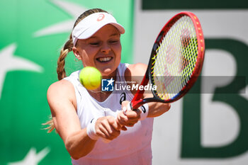 2023-05-24 - Harriet DART of Great Britain during the third qualifying day of Roland-Garros 2023, Grand Slam tennis tournament, Previews on May 24, 2023 at Roland-Garros stadium in Paris, France - TENNIS - ROLAND GARROS 2023 - PREVIEWS - INTERNATIONALS - TENNIS