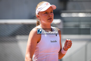 2023-05-24 - Harriet DART of Great Britain celebrates his point during the third qualifying day of Roland-Garros 2023, Grand Slam tennis tournament, Previews on May 24, 2023 at Roland-Garros stadium in Paris, France - TENNIS - ROLAND GARROS 2023 - PREVIEWS - INTERNATIONALS - TENNIS