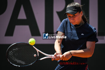 2023-05-24 - Nina RADOVANOVIC of France during the third qualifying day of Roland-Garros 2023, Grand Slam tennis tournament, Previews on May 24, 2023 at Roland-Garros stadium in Paris, France - TENNIS - ROLAND GARROS 2023 - PREVIEWS - INTERNATIONALS - TENNIS