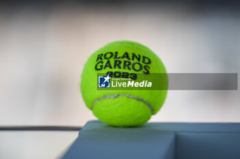 2023-05-24 - Illustration of the official ball during Roland-Garros 2023, Grand Slam tennis tournament, Previews on May 24, 2023 at Roland-Garros stadium in Paris, France - TENNIS - ROLAND GARROS 2023 - PREVIEWS - INTERNATIONALS - TENNIS