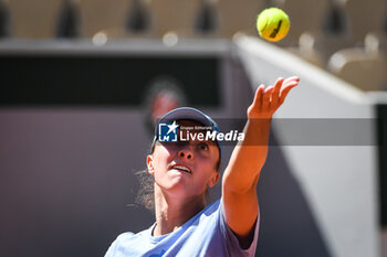 2023-05-25 - Iga SWIATEK of Poland during a training session of Roland-Garros 2023, Grand Slam tennis tournament, Previews on May 25, 2023 at Roland-Garros stadium in Paris, France - TENNIS - ROLAND GARROS 2023 - PREVIEWS - INTERNATIONALS - TENNIS