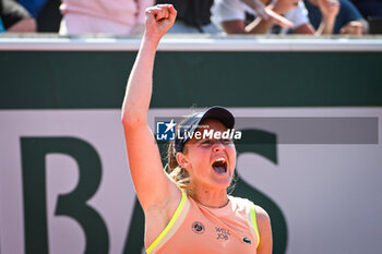 2023-05-26 - Fiona FERRO of France celebrates his victory during the fifth qualifying day of Roland-Garros 2023, Grand Slam tennis tournament, Previews on May 26, 2023 at Roland-Garros stadium in Paris, France - TENNIS - ROLAND GARROS 2023 - PREVIEWS - INTERNATIONALS - TENNIS