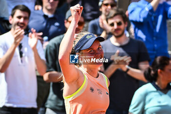 2023-05-26 - Fiona FERRO of France celebrates his victory during the fifth qualifying day of Roland-Garros 2023, Grand Slam tennis tournament, Previews on May 26, 2023 at Roland-Garros stadium in Paris, France - TENNIS - ROLAND GARROS 2023 - PREVIEWS - INTERNATIONALS - TENNIS
