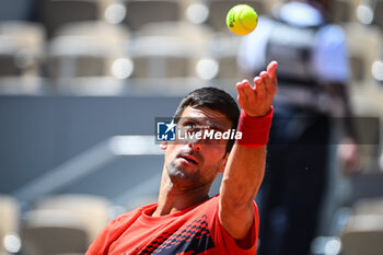 2023-05-26 - Novak DJOKOVIC of Serbia during a training session of Roland-Garros 2023, Grand Slam tennis tournament, Previews on May 26, 2023 at Roland-Garros stadium in Paris, France - TENNIS - ROLAND GARROS 2023 - PREVIEWS - INTERNATIONALS - TENNIS