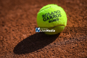 2023-05-26 - Illustration of the official ball during Roland-Garros 2023, Grand Slam tennis tournament, Previews on May 26, 2023 at Roland-Garros stadium in Paris, France - TENNIS - ROLAND GARROS 2023 - PREVIEWS - INTERNATIONALS - TENNIS