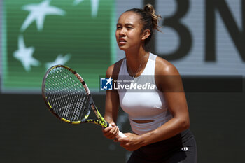 2023-05-27 - Leylah Fernandez of Canada warms up on the eve of the French Open 2023, second Grand Slam tennis tournament of the season on May 27, 2023 at stade Roland-Garros in Paris, France - TENNIS - ROLAND GARROS 2023 - PREVIEWS - INTERNATIONALS - TENNIS