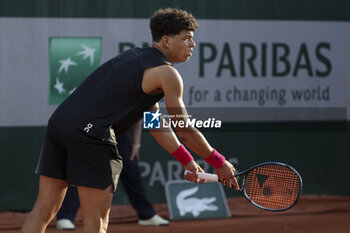 2023-05-28 - Ben Shelton of USA during day 1 of the 2023 French Open, Roland-Garros 2023, second Grand Slam tennis tournament of the year, on May 28, 2023 at stade Roland-Garros in Paris, France - TENNIS - ROLAND GARROS 2023 - WEEK 1 - INTERNATIONALS - TENNIS