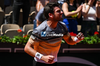 2023-05-29 - Cameron NORRIE of Great Britain celebrates his victory during the second day of Roland-Garros 2023, Grand Slam tennis tournament, on May 29, 2023 at Roland-Garros stadium in Paris, France - TENNIS - ROLAND GARROS 2023 - WEEK 1 - INTERNATIONALS - TENNIS
