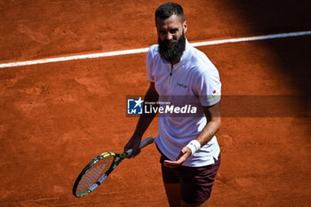 2023-05-29 - Benoit PAIRE of France looks dejected during the second day of Roland-Garros 2023, Grand Slam tennis tournament, on May 29, 2023 at Roland-Garros stadium in Paris, France - TENNIS - ROLAND GARROS 2023 - WEEK 1 - INTERNATIONALS - TENNIS