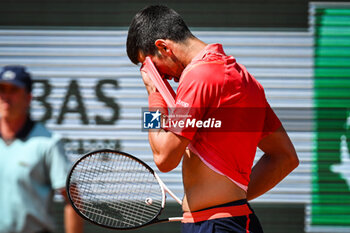 2023-05-29 - Novak DJOKOVIC of Serbia looks dejected during the second day of Roland-Garros 2023, Grand Slam tennis tournament, on May 29, 2023 at Roland-Garros stadium in Paris, France - TENNIS - ROLAND GARROS 2023 - WEEK 1 - INTERNATIONALS - TENNIS