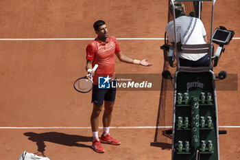 2023-05-29 - Novak Djokovic of Serbia argues with the chair umpire during day 2 of the 2023 French Open, Roland-Garros 2023, second Grand Slam tennis tournament of the year, on May 29, 2023 at stade Roland-Garros in Paris, France - TENNIS - ROLAND GARROS 2023 - WEEK 1 - INTERNATIONALS - TENNIS