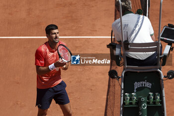 2023-05-29 - Novak Djokovic of Serbia argues with the chair umpire during day 2 of the 2023 French Open, Roland-Garros 2023, second Grand Slam tennis tournament of the year, on May 29, 2023 at stade Roland-Garros in Paris, France - TENNIS - ROLAND GARROS 2023 - WEEK 1 - INTERNATIONALS - TENNIS