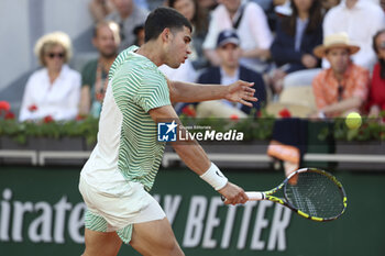 2023-05-29 - Carlos Alcaraz of Spain during day 2 of the 2023 French Open, Roland-Garros 2023, second Grand Slam tennis tournament of the year, on May 29, 2023 at stade Roland-Garros in Paris, France - TENNIS - ROLAND GARROS 2023 - WEEK 1 - INTERNATIONALS - TENNIS