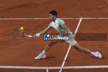 2023-05-29 - Carlos Alcaraz of Spain during day 2 of the 2023 French Open, Roland-Garros 2023, second Grand Slam tennis tournament of the year, on May 29, 2023 at stade Roland-Garros in Paris, France - TENNIS - ROLAND GARROS 2023 - WEEK 1 - INTERNATIONALS - TENNIS