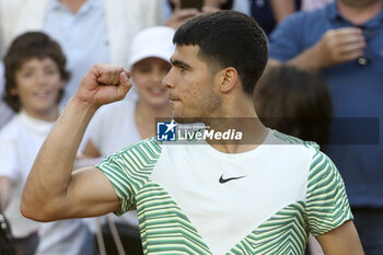 2023-05-29 - Carlos Alcaraz of Spain celebrates his first round victory during day 2 of the 2023 French Open, Roland-Garros 2023, second Grand Slam tennis tournament of the year, on May 29, 2023 at stade Roland-Garros in Paris, France - TENNIS - ROLAND GARROS 2023 - WEEK 1 - INTERNATIONALS - TENNIS