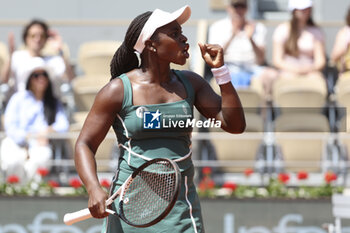 2023-05-29 - Sloane Stephens of USA during day 2 of the 2023 French Open, Roland-Garros 2023, second Grand Slam tennis tournament of the year, on May 29, 2023 at stade Roland-Garros in Paris, France - TENNIS - ROLAND GARROS 2023 - WEEK 1 - INTERNATIONALS - TENNIS