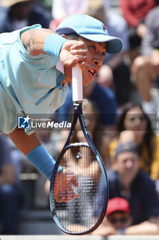 2023-05-29 - Brandon Nakashima of USA during day 2 of the 2023 French Open, Roland-Garros 2023, second Grand Slam tennis tournament of the year, on May 29, 2023 at stade Roland-Garros in Paris, France - TENNIS - ROLAND GARROS 2023 - WEEK 1 - INTERNATIONALS - TENNIS