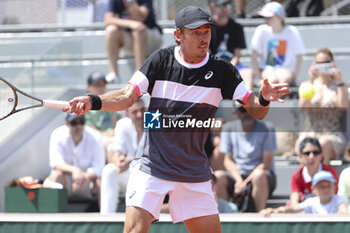 2023-05-29 - Alex De Minaur of Australia during day 2 of the 2023 French Open, Roland-Garros 2023, second Grand Slam tennis tournament of the year, on May 29, 2023 at stade Roland-Garros in Paris, France - TENNIS - ROLAND GARROS 2023 - WEEK 1 - INTERNATIONALS - TENNIS