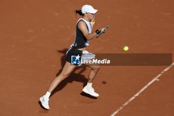 2023-05-30 - Iga Swiatek of Poland during day 3 of the 2023 French Open, Roland-Garros 2023, second Grand Slam tennis tournament of the year, on May 30, 2023 at Stade Roland-Garros in Paris, France - TENNIS - ROLAND GARROS 2023 - WEEK 1 - INTERNATIONALS - TENNIS