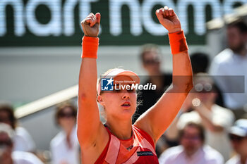 2023-05-31 - Anna BLINKOVA of Russia celebrates his victory during the fourth day of Roland-Garros 2023, Grand Slam tennis tournament, on May 31, 2023 at Roland-Garros stadium in Paris, France - TENNIS - ROLAND GARROS 2023 - WEEK 1 - INTERNATIONALS - TENNIS