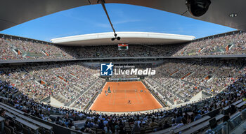 2023-05-31 - General view of Court Philippe Chatrier during Roland-Garros 2023, Grand Slam tennis tournament, on May 31, 2023 at Roland-Garros stadium in Paris, France - TENNIS - ROLAND GARROS 2023 - WEEK 1 - INTERNATIONALS - TENNIS