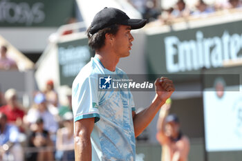 2023-05-31 - Taro Daniel of Japan during day 4 of the 2023 French Open, Roland-Garros 2023, second Grand Slam tennis tournament of the year, on May 31, 2023 at Stade Roland-Garros in Paris, France - TENNIS - ROLAND GARROS 2023 - WEEK 1 - INTERNATIONALS - TENNIS