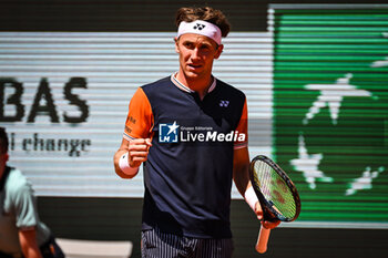 2023-06-01 - Casper RUUD of Norway celebrates his point during the fifth day of Roland-Garros 2023, Grand Slam tennis tournament, on June 01, 2023 at Roland-Garros stadium in Paris, France - TENNIS - ROLAND GARROS 2023 - WEEK 1 - INTERNATIONALS - TENNIS