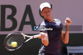 2023-06-01 - Jannik Sinner of Italy during day 5 of the 2023 French Open, Roland-Garros 2023, second Grand Slam tennis tournament of the year, on June 1, 2023 at Stade Roland-Garros in Paris, France - TENNIS - ROLAND GARROS 2023 - WEEK 1 - INTERNATIONALS - TENNIS