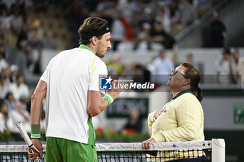 2023-06-01 - Arthur Rinderknech discusses with the chair umpire (referee) during the French Open, Grand Slam tennis tournament on June 1, 2023 at Roland Garros stadium in Paris, France. Photo Victor Joly / DPPI - TENNIS - ROLAND GARROS 2023 - WEEK 1 - INTERNATIONALS - TENNIS