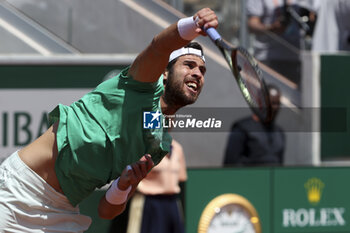2023-06-02 - Karen Khachanov of Russia during day 6 of the 2023 French Open, Roland-Garros 2023, second Grand Slam tennis tournament of the year, on June 2, 2023 at Stade Roland-Garros in Paris, France - TENNIS - ROLAND GARROS 2023 - WEEK 1 - INTERNATIONALS - TENNIS