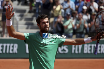 2023-06-02 - Karen Khachanov of Russia celebrates his victory against Thanasi Kokkinakis of Australia during day 6 of the 2023 French Open, Roland-Garros 2023, second Grand Slam tennis tournament of the year, on June 2, 2023 at Stade Roland-Garros in Paris, France - TENNIS - ROLAND GARROS 2023 - WEEK 1 - INTERNATIONALS - TENNIS