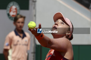 2023-06-02 - Anna Blinkova of Russia during day 6 of the 2023 French Open, Roland-Garros 2023, second Grand Slam tennis tournament of the year, on June 2, 2023 at Stade Roland-Garros in Paris, France - TENNIS - ROLAND GARROS 2023 - WEEK 1 - INTERNATIONALS - TENNIS