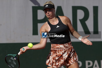 2023-06-02 - Clara Tauson of Denmark during day 6 of the 2023 French Open, Roland-Garros 2023, second Grand Slam tennis tournament of the year, on June 2, 2023 at Stade Roland-Garros in Paris, France - TENNIS - ROLAND GARROS 2023 - WEEK 1 - INTERNATIONALS - TENNIS