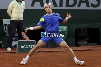 2023-06-02 - Diego Schwartzman of Argentina during day 6 of the 2023 French Open, Roland-Garros 2023, second Grand Slam tennis tournament of the year, on June 2, 2023 at Stade Roland-Garros in Paris, France - TENNIS - ROLAND GARROS 2023 - WEEK 1 - INTERNATIONALS - TENNIS