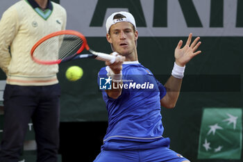 2023-06-02 - Diego Schwartzman of Argentina during day 6 of the 2023 French Open, Roland-Garros 2023, second Grand Slam tennis tournament of the year, on June 2, 2023 at Stade Roland-Garros in Paris, France - TENNIS - ROLAND GARROS 2023 - WEEK 1 - INTERNATIONALS - TENNIS