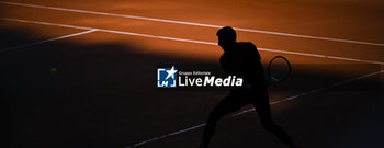 2023-06-02 - Novak Djokovic hits a backhand in the shade (shadow) during the French Open, Grand Slam tennis tournament on June 2, 2023 at Roland Garros stadium in Paris, France. Photo Victor Joly / DPPI - TENNIS - ROLAND GARROS 2023 - WEEK 1 - INTERNATIONALS - TENNIS