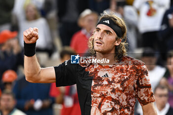 2023-06-02 - Stefanos Tsitsipas of Greece celebrates his victory during the French Open, Grand Slam tennis tournament on June 2, 2023 at Roland Garros stadium in Paris, France. Photo Victor Joly / DPPI - TENNIS - ROLAND GARROS 2023 - WEEK 1 - INTERNATIONALS - TENNIS