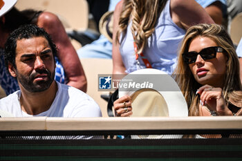 2023-06-04 - Yoann HUGET and Arabella CHI during the eighth day of Roland-Garros 2023, Grand Slam tennis tournament, on June 04, 2023 at Roland-Garros stadium in Paris, France - TENNIS - ROLAND GARROS 2023 - WEEK 2 - INTERNATIONALS - TENNIS