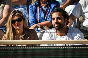 2023-06-04 - Yoann HUGET and Arabella CHI during the eighth day of Roland-Garros 2023, Grand Slam tennis tournament, on June 04, 2023 at Roland-Garros stadium in Paris, France - TENNIS - ROLAND GARROS 2023 - WEEK 2 - INTERNATIONALS - TENNIS