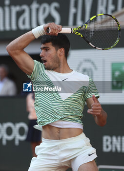 2023-06-04 - Carlos Alcaraz of Spain during day 8 of the 2023 French Open, Roland-Garros 2023, second Grand Slam tennis tournament of the year, on June 4, 2023 at Stade Roland-Garros in Paris, France - TENNIS - ROLAND GARROS 2023 - WEEK 1 - INTERNATIONALS - TENNIS
