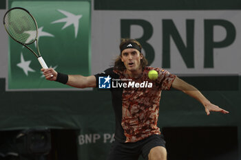2023-06-04 - Stefanos Tsitsipas of Greece during day 8 of the 2023 French Open, Roland-Garros 2023, second Grand Slam tennis tournament of the year, on June 4, 2023 at Stade Roland-Garros in Paris, France - TENNIS - ROLAND GARROS 2023 - WEEK 1 - INTERNATIONALS - TENNIS