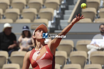 2023-06-04 - Elise Mertens of Belgium during day 8 of the 2023 French Open, Roland-Garros 2023, second Grand Slam tennis tournament of the year, on June 4, 2023 at Stade Roland-Garros in Paris, France - TENNIS - ROLAND GARROS 2023 - WEEK 1 - INTERNATIONALS - TENNIS