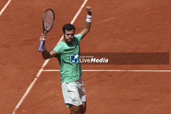 2023-06-04 - Karen Khachanov of Russia celebrates his victory over Lorenzo Sonego of Italy during day 8 of the 2023 French Open, Roland-Garros 2023, second Grand Slam tennis tournament of the year, on June 4, 2023 at Stade Roland-Garros in Paris, France - TENNIS - ROLAND GARROS 2023 - WEEK 1 - INTERNATIONALS - TENNIS