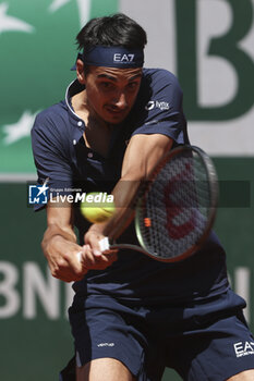 2023-06-04 - Lorenzo Sonego of Italy during day 8 of the 2023 French Open, Roland-Garros 2023, second Grand Slam tennis tournament of the year, on June 4, 2023 at Stade Roland-Garros in Paris, France - TENNIS - ROLAND GARROS 2023 - WEEK 1 - INTERNATIONALS - TENNIS