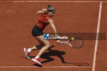 2023-06-04 - Karolina Muchova of Czech Republic during day 8 of the 2023 French Open, Roland-Garros 2023, second Grand Slam tennis tournament of the year, on June 4, 2023 at Stade Roland-Garros in Paris, France - TENNIS - ROLAND GARROS 2023 - WEEK 1 - INTERNATIONALS - TENNIS
