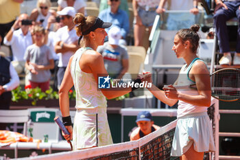 2023-06-05 - Beatriz Haddad Maia of Brazil shakes hands with Sara Sorribes Tormo of Spain after her victory during the French Open 2023, Roland-Garros 2023, Grand Slam tennis tournament, on June 7, 2023 at Stade Roland-Garros in Paris, France - TENNIS - ROLAND GARROS 2023 - WEEK 2 - INTERNATIONALS - TENNIS