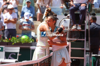 2023-06-05 - Beatriz Haddad Maia of Brazil shakes hands with Sara Sorribes Tormo of Spain after her victory during the French Open 2023, Roland-Garros 2023, Grand Slam tennis tournament, on June 7, 2023 at Stade Roland-Garros in Paris, France - TENNIS - ROLAND GARROS 2023 - WEEK 2 - INTERNATIONALS - TENNIS