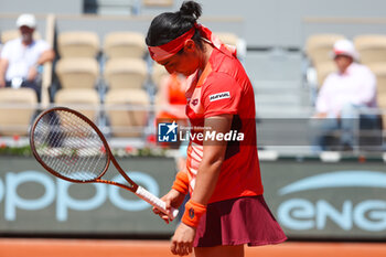 2023-06-07 - Ons Jabeur of Tunisia looks dejected during the French Open 2023, Roland-Garros 2023, Grand Slam tennis tournament, on June 7, 2023 at Stade Roland-Garros in Paris, France - TENNIS - ROLAND GARROS 2023 - WEEK 2 - INTERNATIONALS - TENNIS