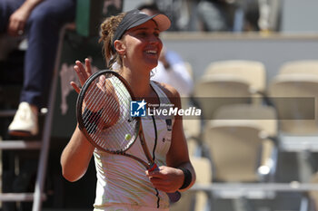 2023-06-07 - Beatriz Haddad Maia of Brazil celebrates her victory against Ons Jabeur of Tunisia during the French Open 2023, Roland-Garros 2023, Grand Slam tennis tournament, on June 7, 2023 at Stade Roland-Garros in Paris, France - TENNIS - ROLAND GARROS 2023 - WEEK 2 - INTERNATIONALS - TENNIS