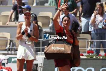 2023-06-07 - Ons Jabeur of Tunisia - applauded by winner Beatriz Haddad Maia of Brazil (left) - salutes the fans while leaving the court during the French Open 2023, Roland-Garros 2023, Grand Slam tennis tournament, on June 7, 2023 at Stade Roland-Garros in Paris, France - TENNIS - ROLAND GARROS 2023 - WEEK 2 - INTERNATIONALS - TENNIS